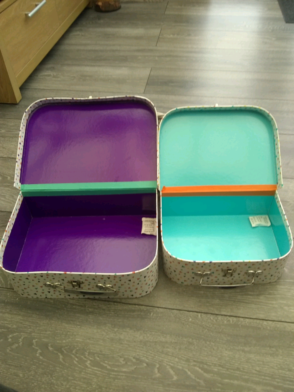 2 children's storage carry case