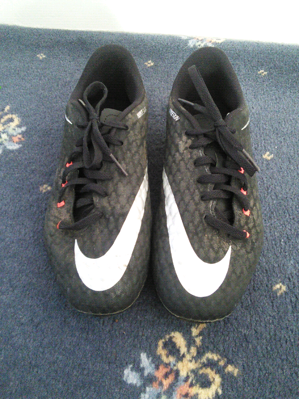 Nike JR Hypervenom Phelon football boots, size 5.5