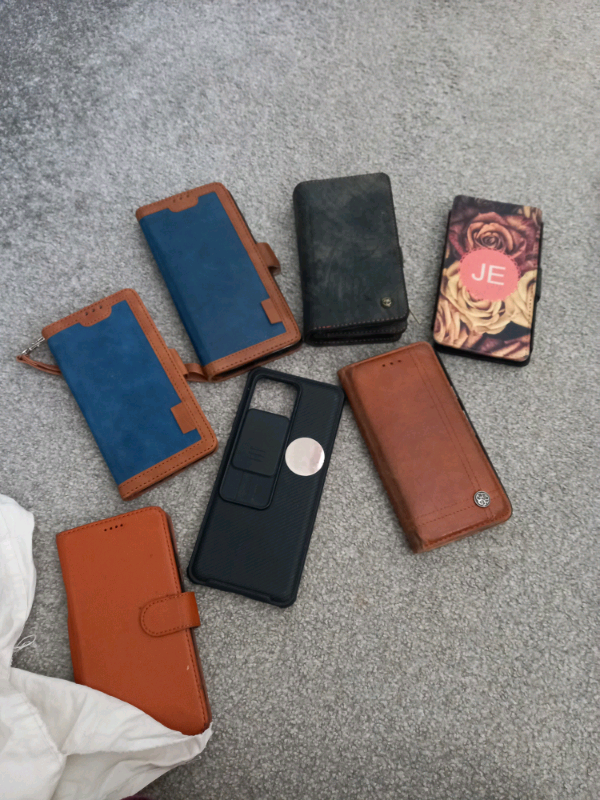 Phone cases sold together mix of Samsung cases 