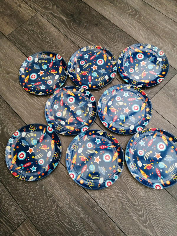 Plastic plates