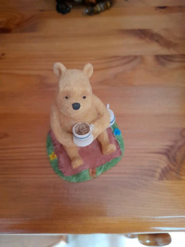 image for Classic Pooh, Pooh drinking tea figurine