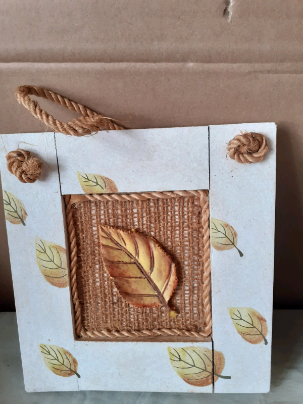 SET OF TWO WOOD EFFECT PLAQUES 