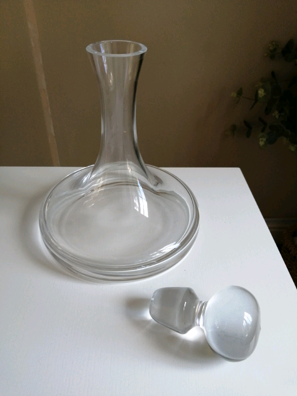 Glass wine decanter 