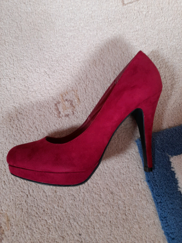  Never worn Ladies high heeled shoes, size 7, never worn
