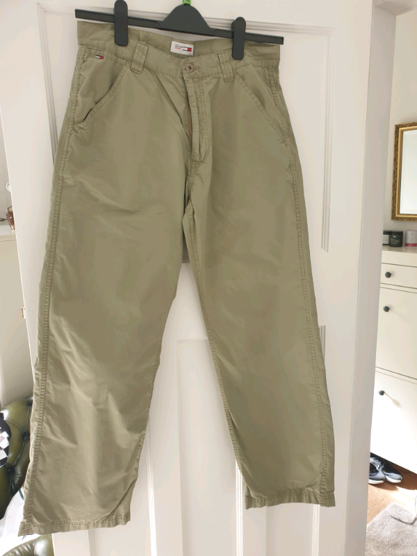 image for Tommy hilfiger combats size 32/33 inch. 