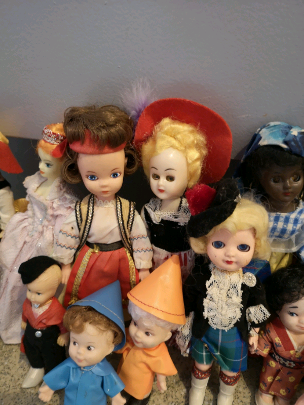 42 Vintage dolls collection 