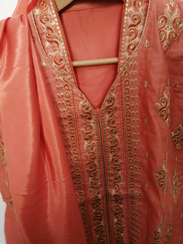 Silk suit size 16/18