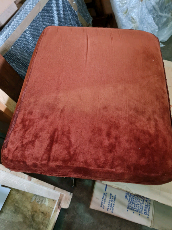 3 seater sofa & 2 Chairs