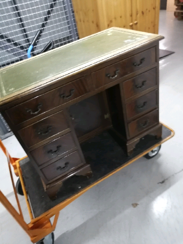image for Small knee hole desk 