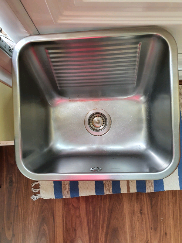 Kitchen Sink for sale In good condition 50cms×45cms