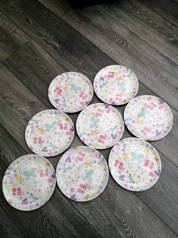 Plastic plates 