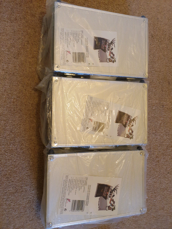 New unused Make-up set for sale