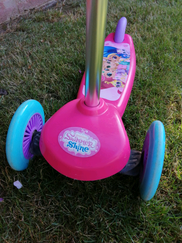 Shimmer & Shine scooter. Boxed & instructions. 