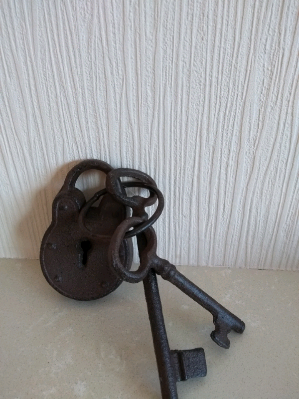 image for Iron Locker with keys 
