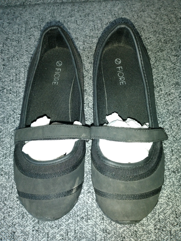 Ladies Black Shoes - size 5/38