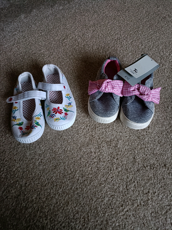 image for Girls shoes size 8
