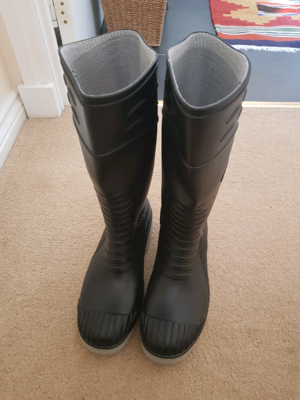 STEEL TOE SAFETY BOOTS SIZE UK7 (new condition)