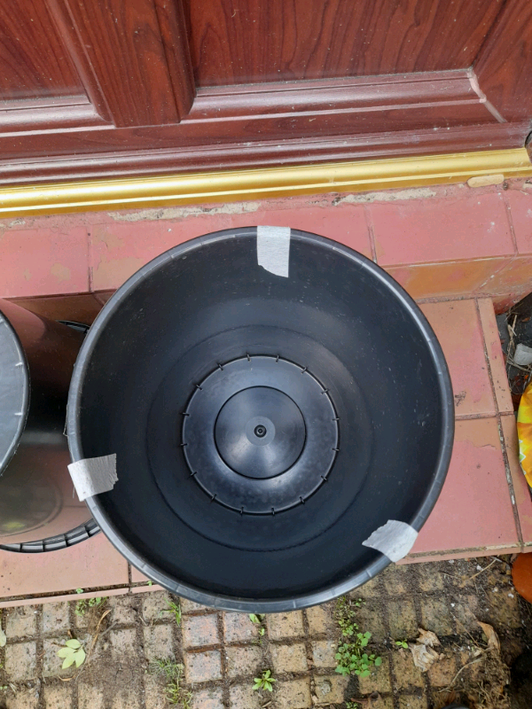 Large black pots 25cm wide 26cm deep 