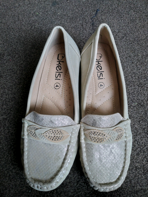 image for Beige ladies shoes size 4 UK