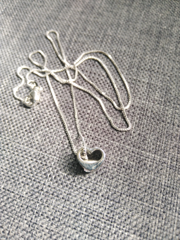 Silver heart pendant and chain *Brand new*