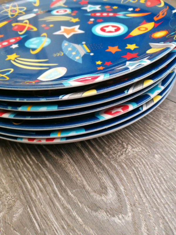 Plastic plates