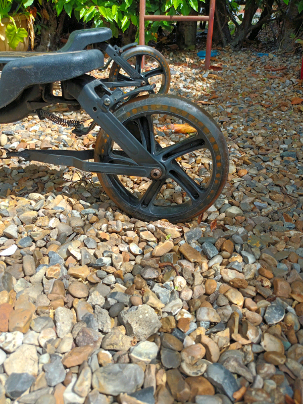 Scissor scooter