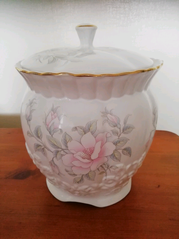 STAFFORDSHIRE POTTERY
