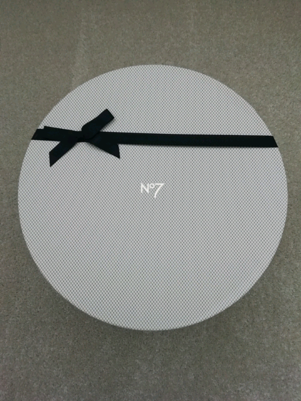 No 7 Beauty make up hat storage gift box