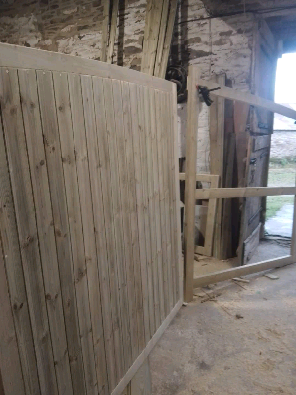 Driveway gates