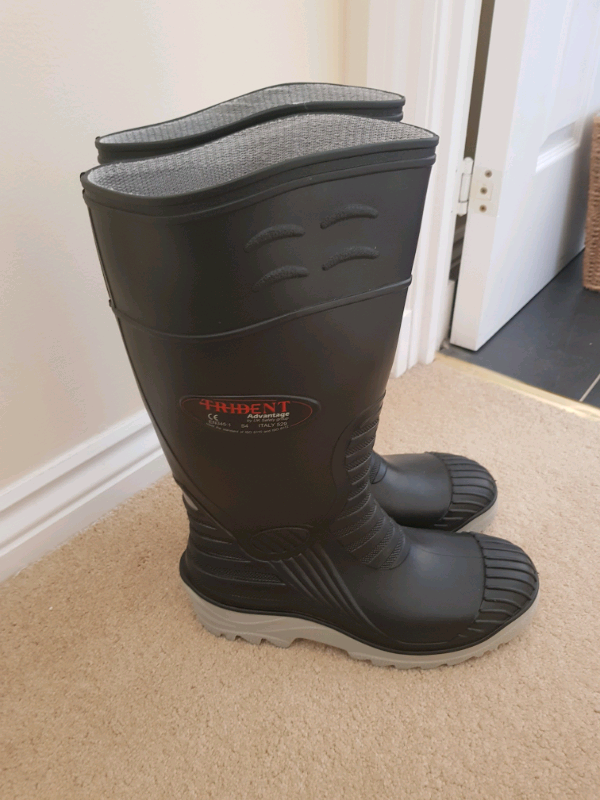 STEEL TOE SAFETY BOOTS SIZE UK7 (new condition)