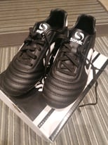 Sondico unisex football boots size 2