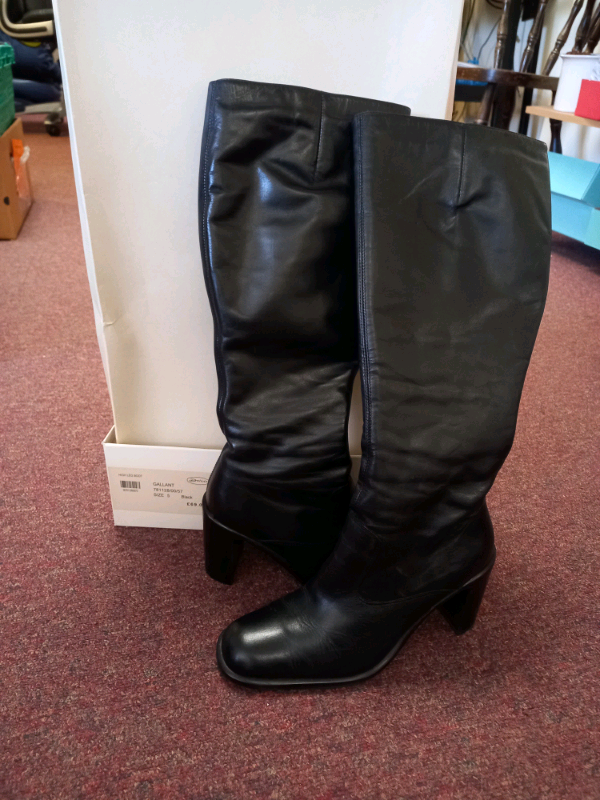 image for Black Boots Size 5