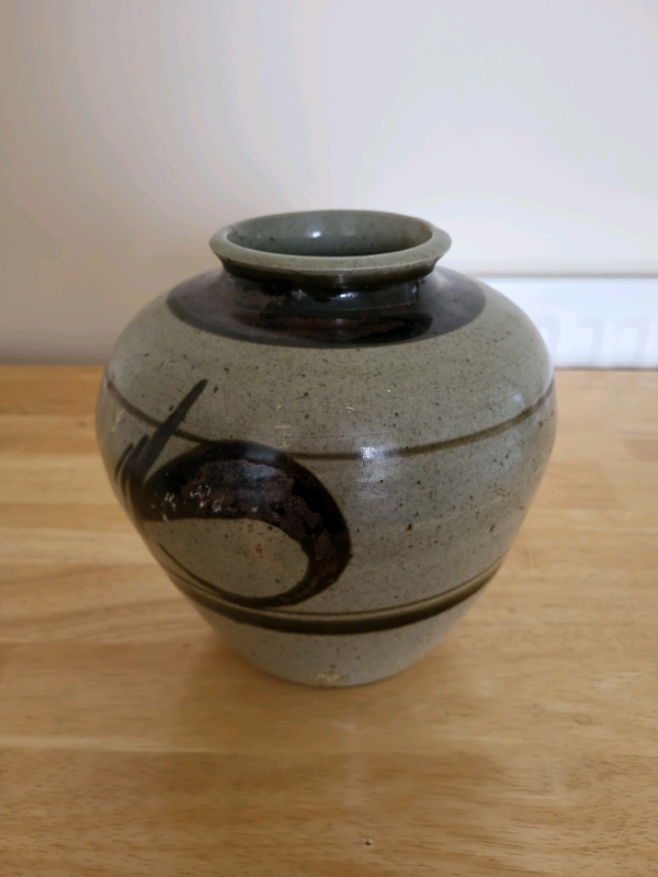 Louis Malcahy handmade pottery, vase large. 