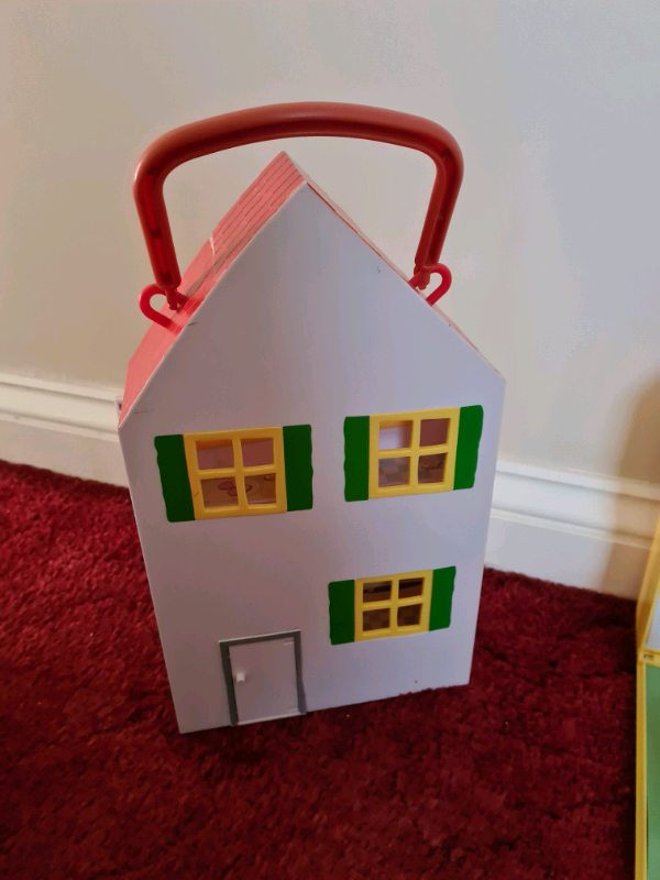 Lots of peppa pig rooms and house, all store inside, cost £50