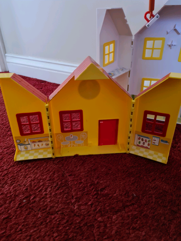 Lots of peppa pig rooms and house, all store inside, cost £50