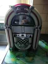Jukebox style radio and cd player 