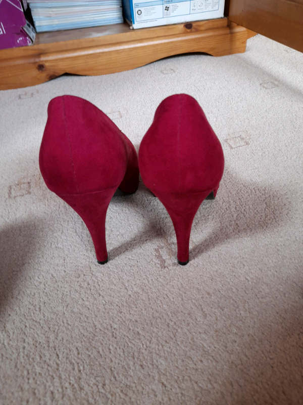  Never worn Ladies high heeled shoes, size 7, never worn
