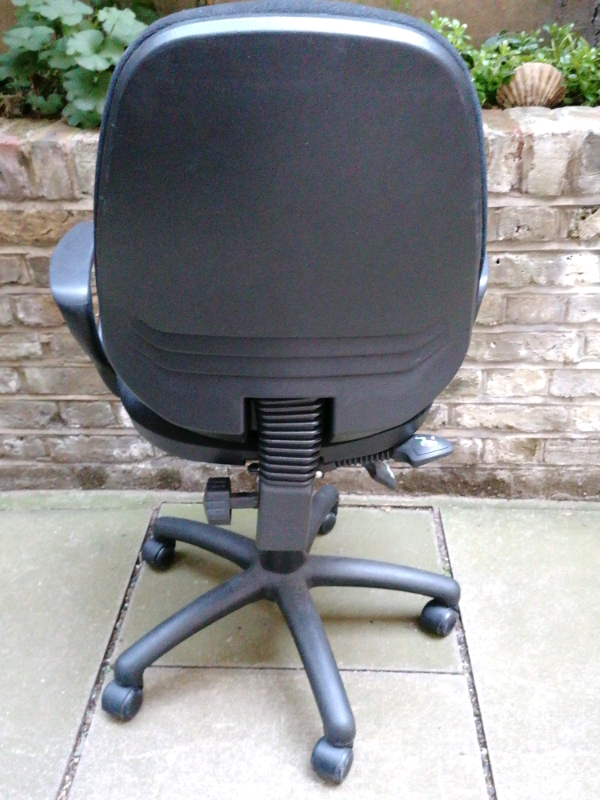 ERGONOMIC BLACK SWIVEL OFFICE CHAIR - 2 x ADJUSTMENT LEVERS & ARM REST