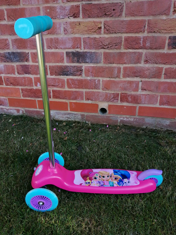 Shimmer & Shine scooter. Boxed & instructions. 