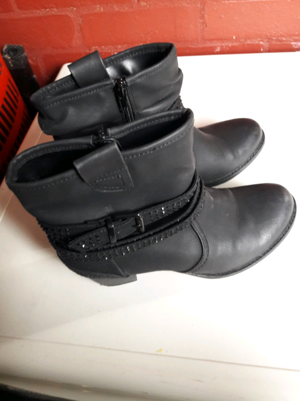 image for Ladies  black boots 