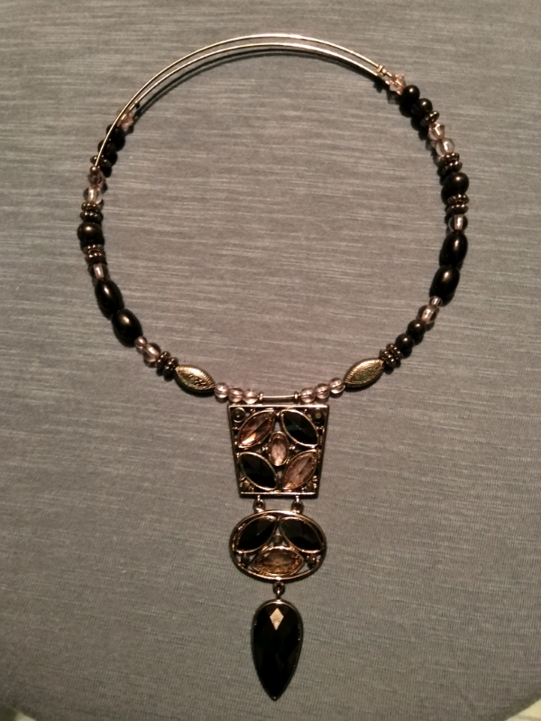 Ladies choker style necklace-unworn! 