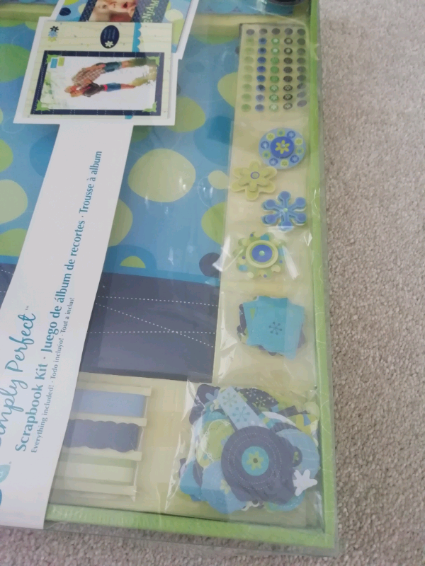 Complete scrapbook making kit - 2500 pieces - art and crafts