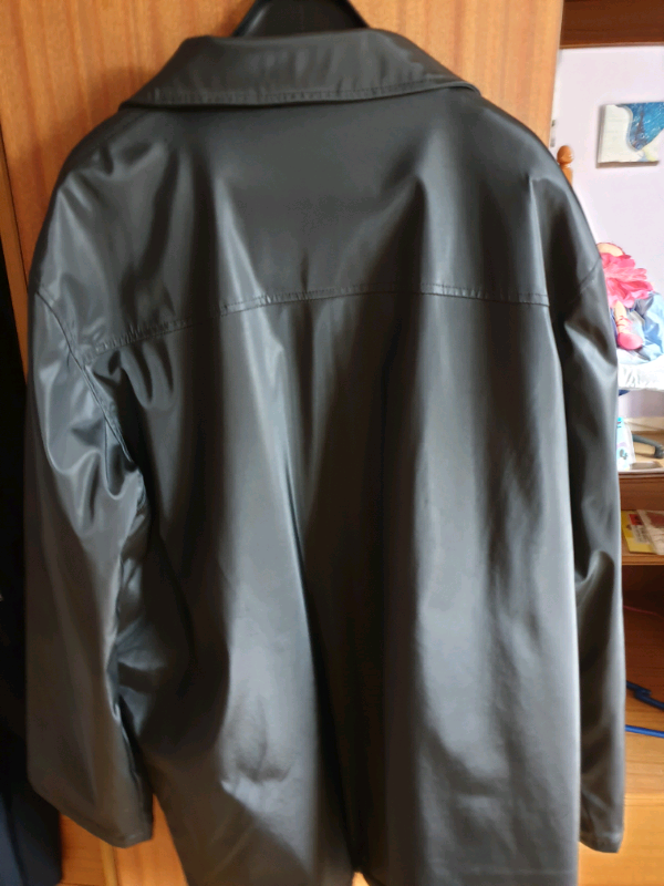Ladies black mac size 16 in vgc