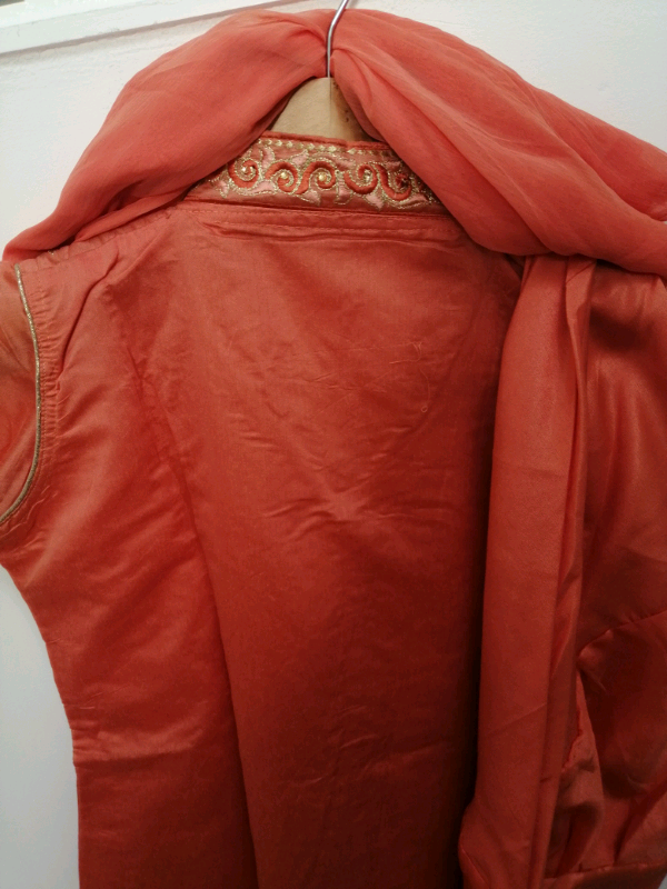 Silk suit size 16/18