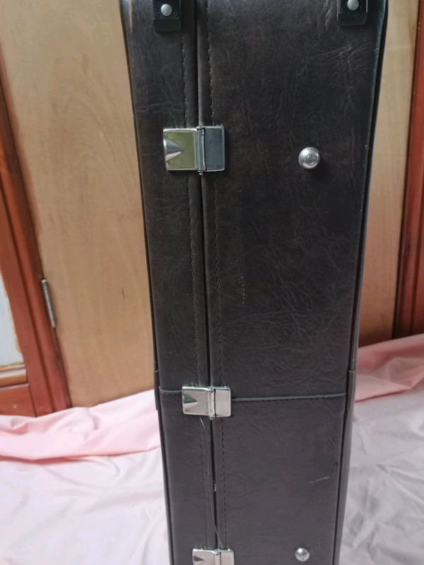 Medium size suitcase with wheels in excellent condition