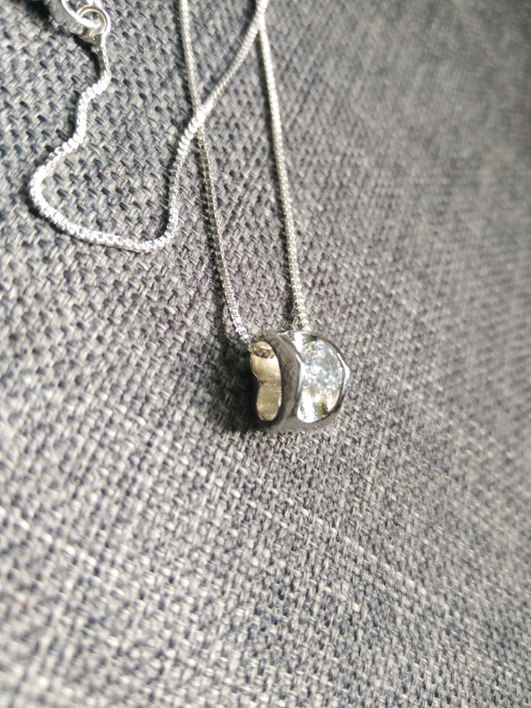 Silver heart pendant and chain *Brand new*