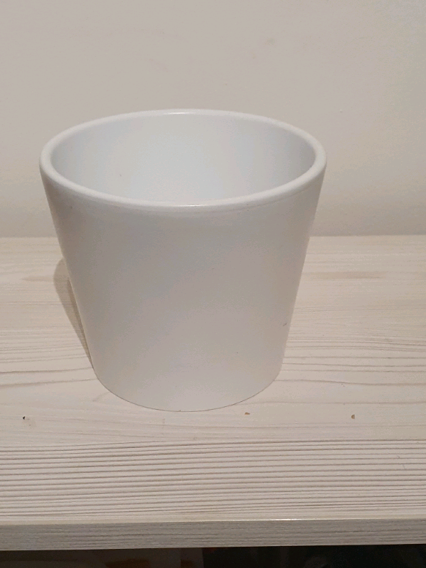 image for White Ceramic Pot (New, Not Used)