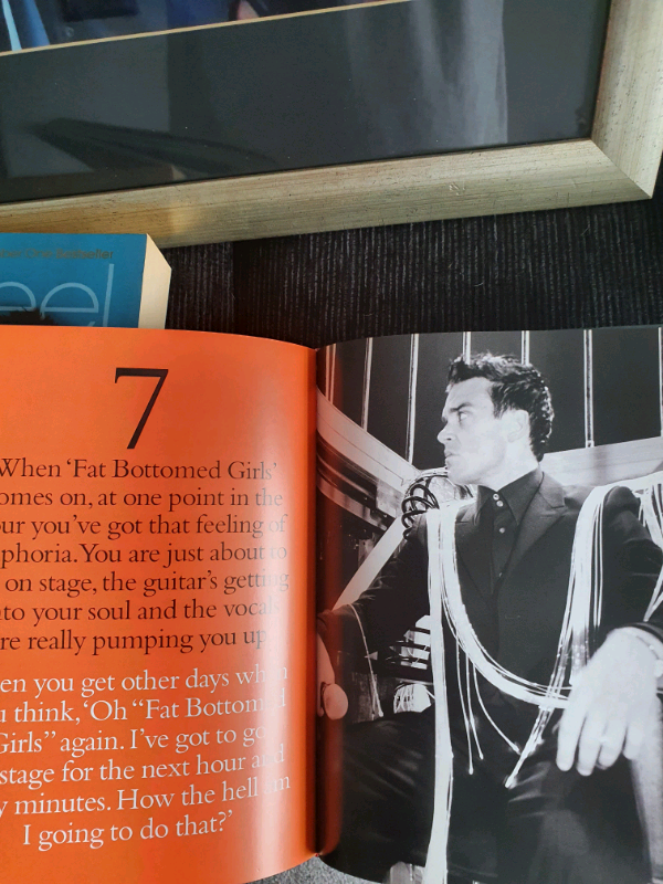 Robbie Williams picture and 2 books