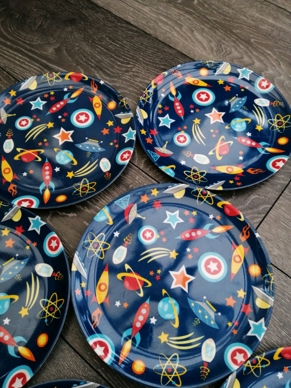 Plastic plates