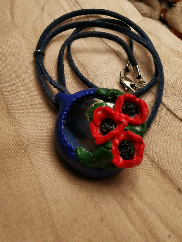 Used Handmade Handcrafted Jewellery String & Pendant Red Flowers Desig